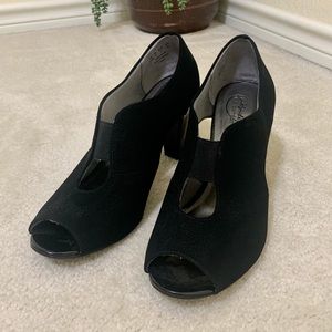 Black velvet low heels